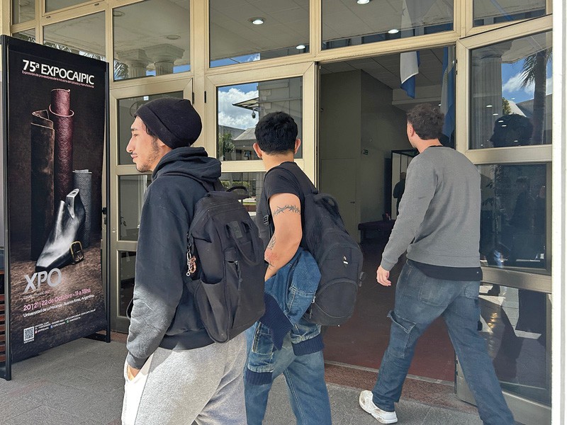 El nuevo espacio en la Universidad de La Matanza cumplió con todas las condiciones de accesibilidad y servicios para los participantes. Con menos expositores, EXPOCAIPIC sigue siendo el punto de encuentro