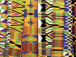 MATERIALES COMPONENTES TENDENCIA TEMPORADA PRIMAVERA VERANO 2024 CALZADO MODA SERMA 149 kente-cloth-is-display-in-easter.jpg
