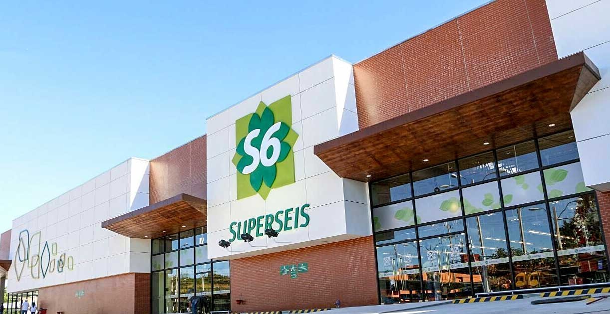 Zapateros exponen en cadena de supermercados