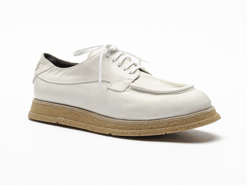Lace-up casual shoes