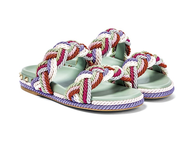 Flat slides / sandals: Ethnic-inspired craftsmanship