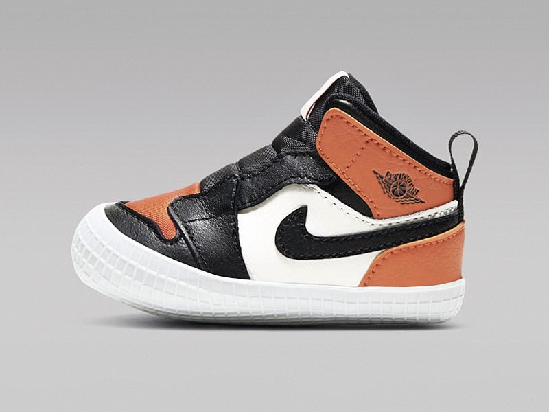 Kids sneaker-boot footwear with mid and high shafts