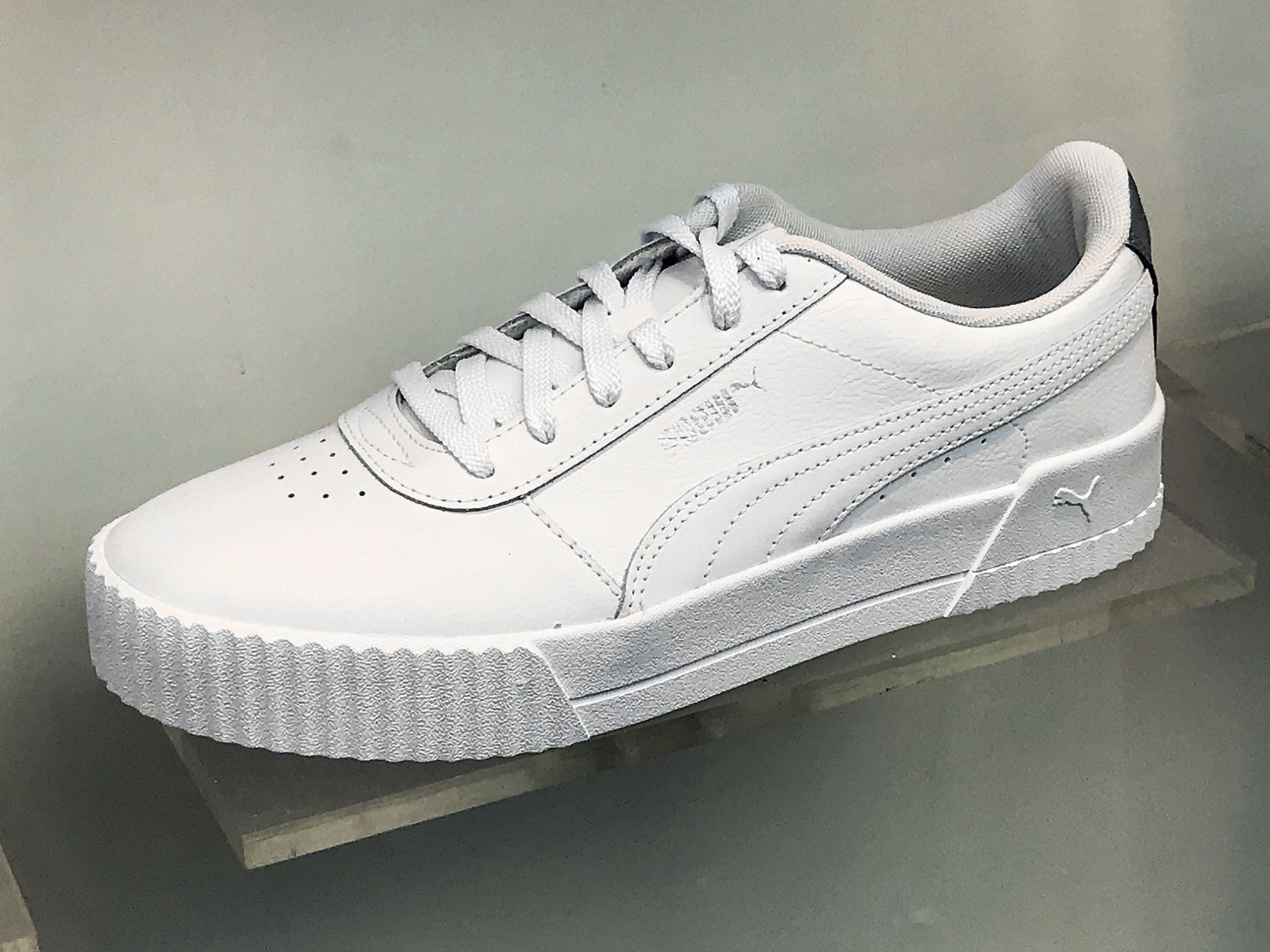 SNEAKERS - ZAPATILLAS: Confirmando la pureza de estilo