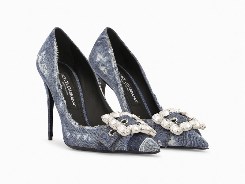 Closed high-heeled shoes