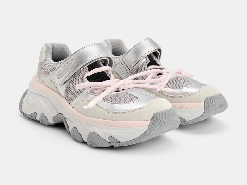 Closed children's shoes