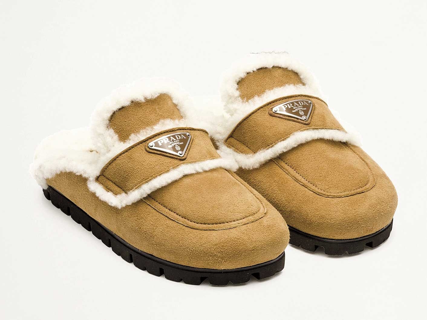 Semi-abiertos:  También zuecos y chanclas para invierno