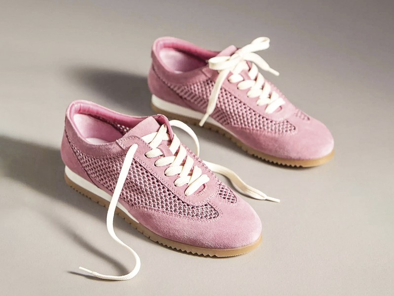 Urban sports sneakers: Updated vintage
