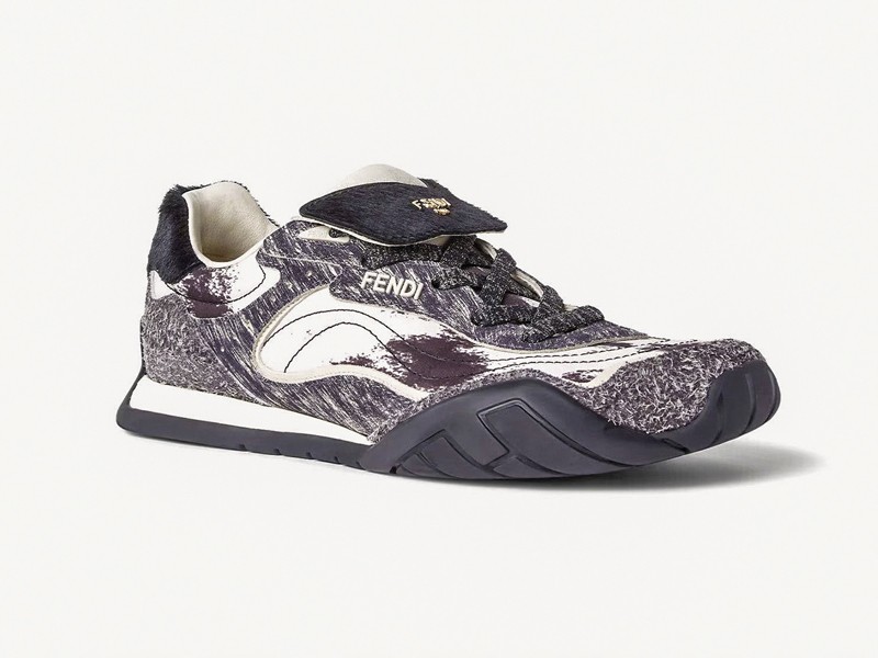 Sneakers urbanas en verde oliva con gamuza y suelas gum