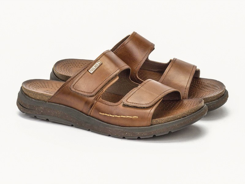 Urban slides combine wide bands, buckles and crossings