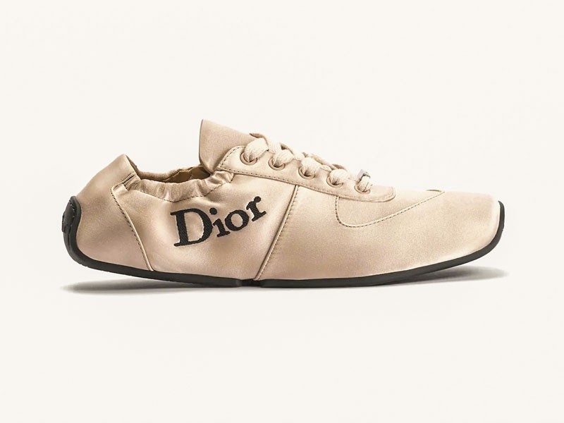 Fashion sneakers activate pink, lilac and technical soles