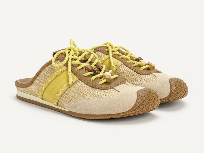 Mules deportivas fusionan talón abierto y sneaker