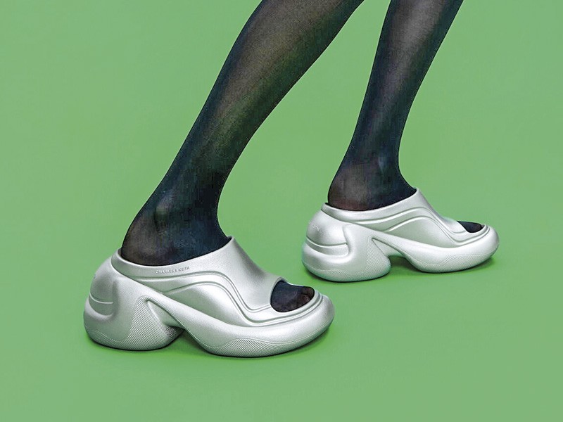 ZUECOS INYECTADOS MUJER CALZADO TENDENCIA PRIMAVERA VERNAO 2026 2027 SERMA1672025-L3-CK1-81960001-07-2.jpg Injected clogs expand volume, color and relief