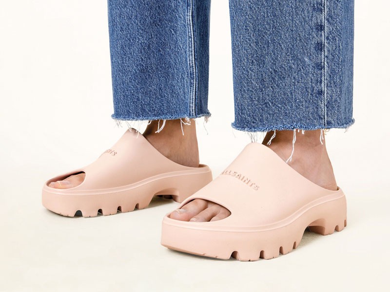 Injected clogs