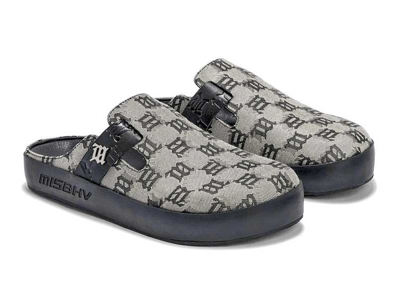 Flat mules: Comfort and elegance