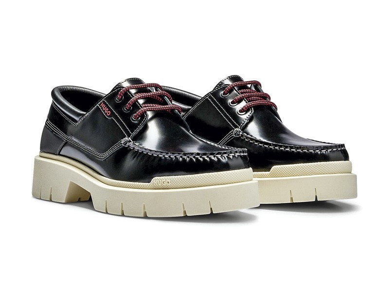 Lace-up casual shoes