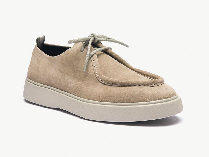 Lace-up casual shoes