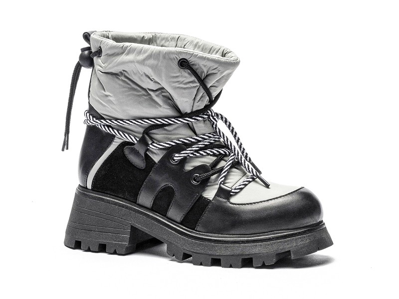 Outdoor boots / booties