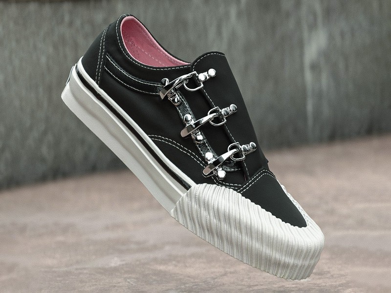 SNEAKERS RETRO FUTSAL MUJER TENDENCIA OTOÑO INVIERNO 2026 CALZADO SERMA156 81e0fd34a65b4b31b2c676950075c83d.jpg Calzado skater con suelas vulcanizadas y perfiles bajos