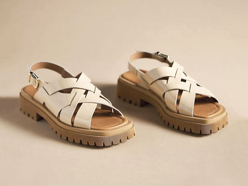 Flat Sandals: Elegant comfort