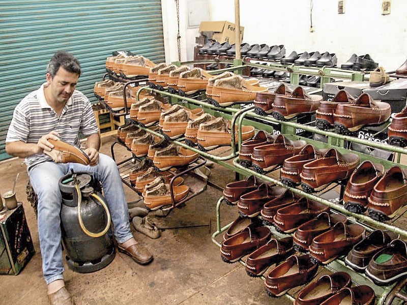 Ante un eventual tratado de libre comercio con China, representantes del sector calzado, alertan sobre posibles consecuencias.