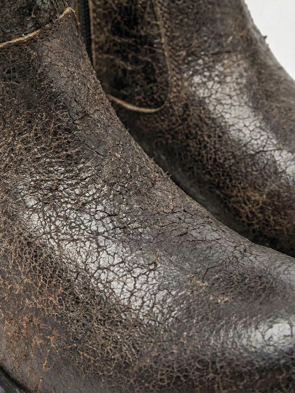 Urban boots and ankle boots with hardware and aged leather