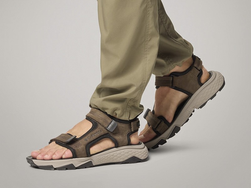 Sandalias outdoor refuerzan tiras, ajuste y suelas robustas