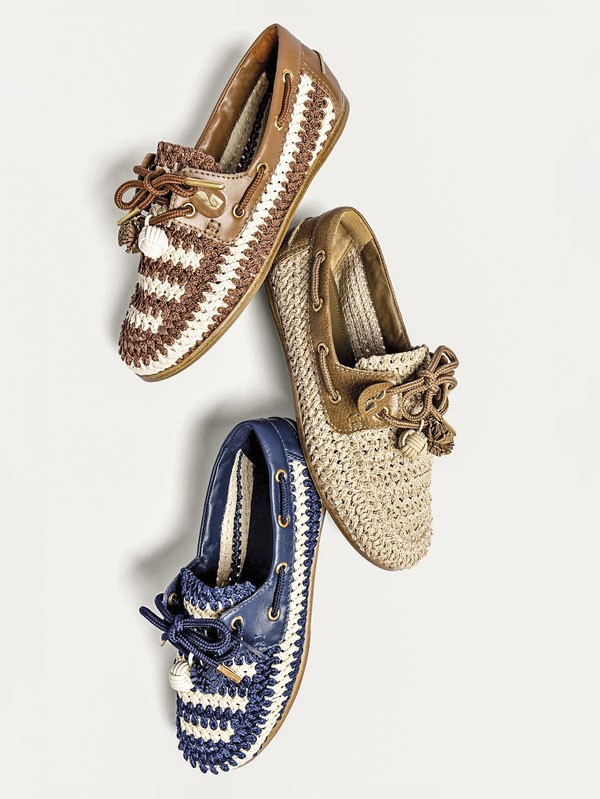 MOCASINES ACORDONADOS CALZADO MUJER ARTESANAL SANDALIA TENDENCIA PRIMAVERA VERNAO 2026 2027 SERMA167GROUP_CYPRUS_CROCHET_1.jpg Women’s nautical shoes revive moc stitching and marine color