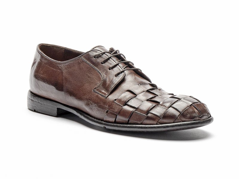 Lace-up casual shoes
