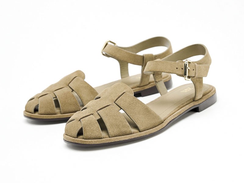 Flat sandals