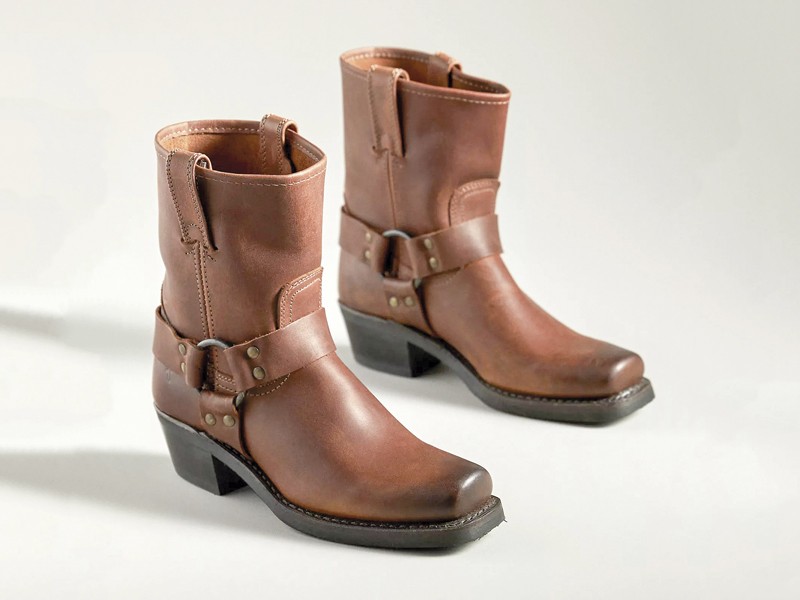 Flat cowboy boots/ booties: Cowboy look on the rise