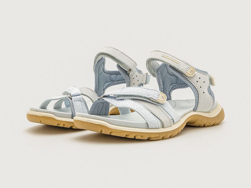 Sandalias outdoor ajustan tiras, cierres y suelas