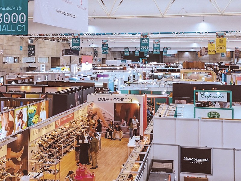 La mayor vidriera de calzados mexicanos para compradores locales y del exterior.