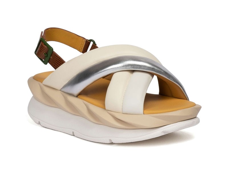 Ergonomic chunky: The disruptive sandal by 4CCCCEES