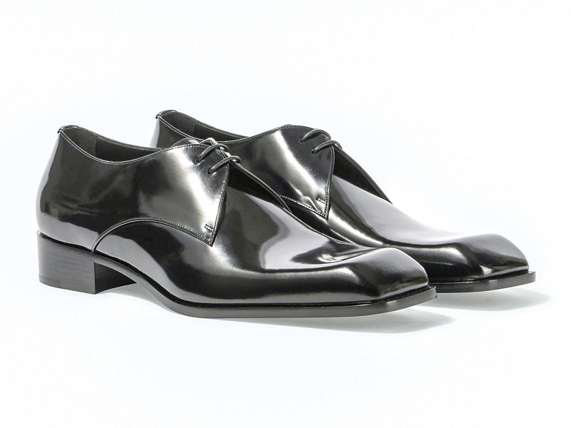 Lace-up dress shoes