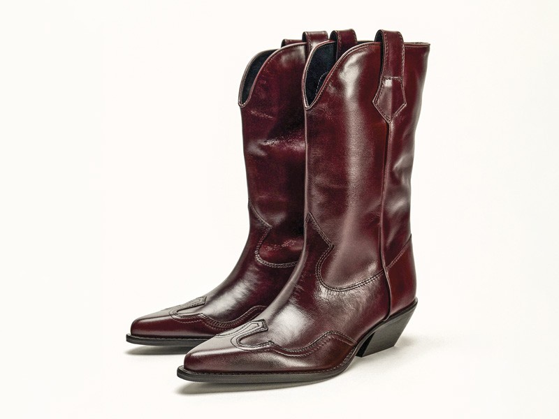 COLOR MERLOT MUJER TENDENCIAS OTOÑO INVIENRO 2026 SERMA 15611005410022-e2.jpg Merlot color defines the chromatic foundation of urban footwear