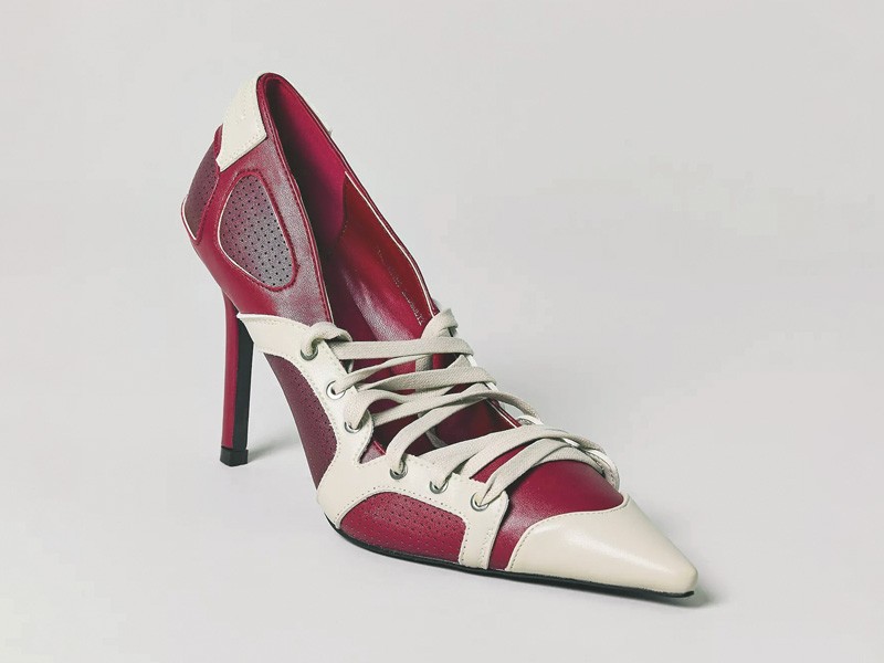 High-heeled shoes
