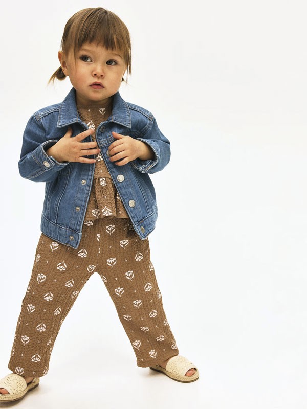 Kids’ sandals segment the assortment through closures and color