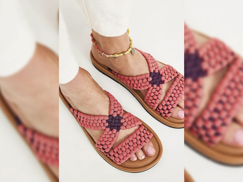 Flat sandals