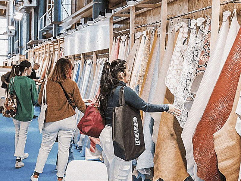 LINEAPELLE marca tendencias de moda para manufacturas