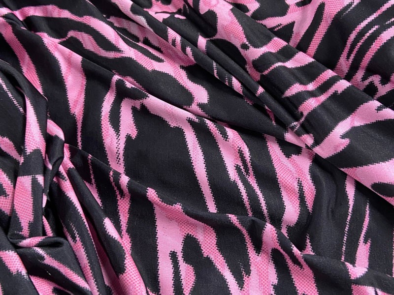 Materiales Invierno 2025. Se reinventan los animal-print