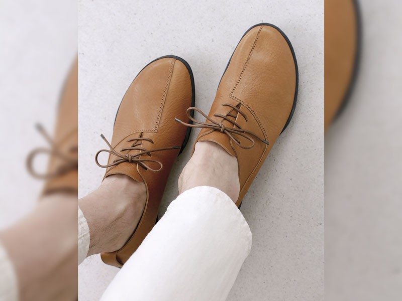 Lace-up casual shoes