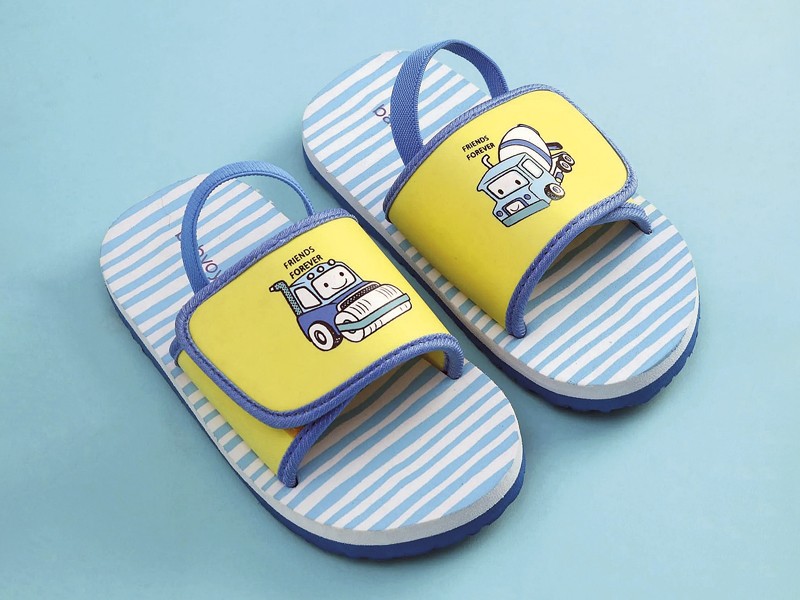 SANDALIAS NIÑO NIÑA TENDENCIA CALZADO MARROQUINERIA BOLSOS CARTERAS PRIMAVERA VERANO 2026 SERMA 158 18680481b.jpg Sandalias infantiles alternan punteras abiertas y semicerradas