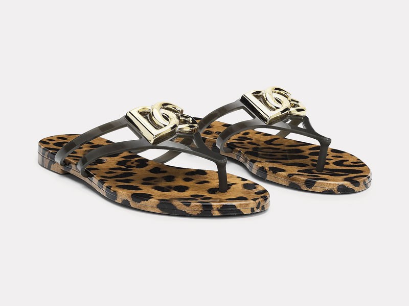 OJOTAS MUJER CALZADO TENDENCIA PRIMAVERA VERNAO 2026 2027 SERMA1670400025725683_LEO_A1.jpg Urban flip-flops refine straps, textures and dark tones