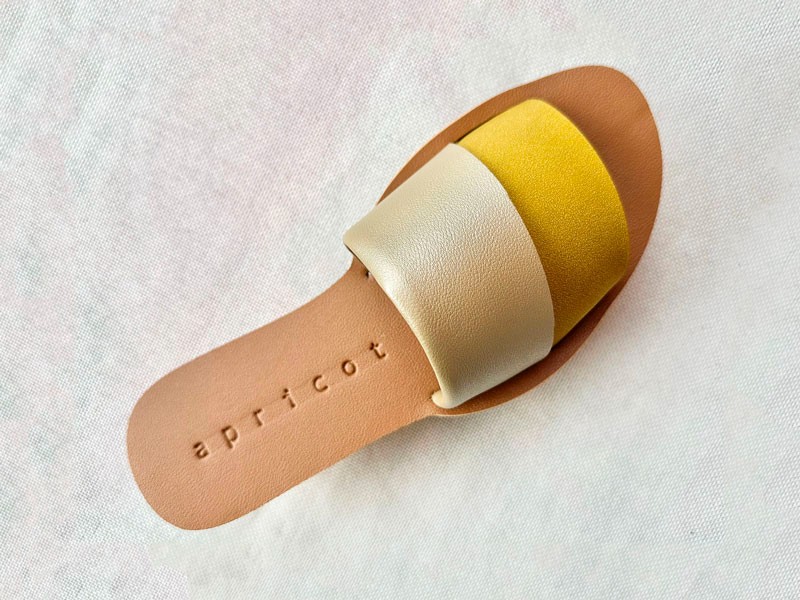 Minimalist APRICOT slides: Comfortable and elegant