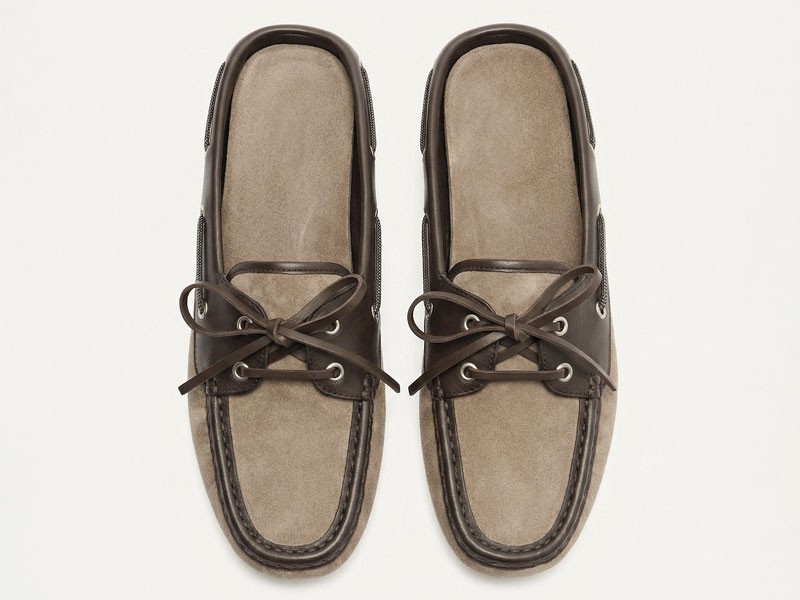 Mules tipo mocasín activan lazos, hebillas y texturas
