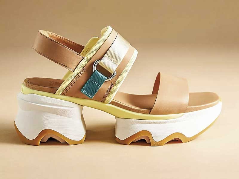 Flat sandals: Prominent in the trend