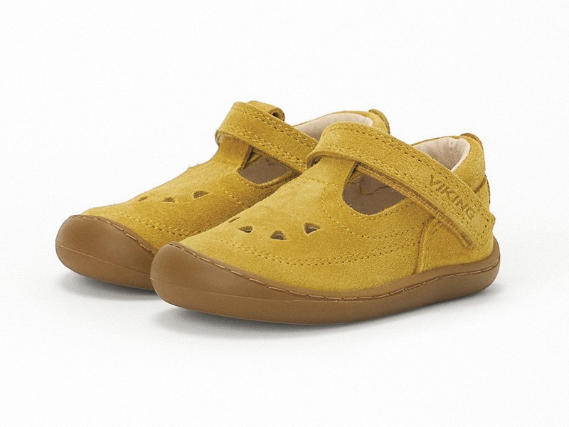 Closed children's shoes