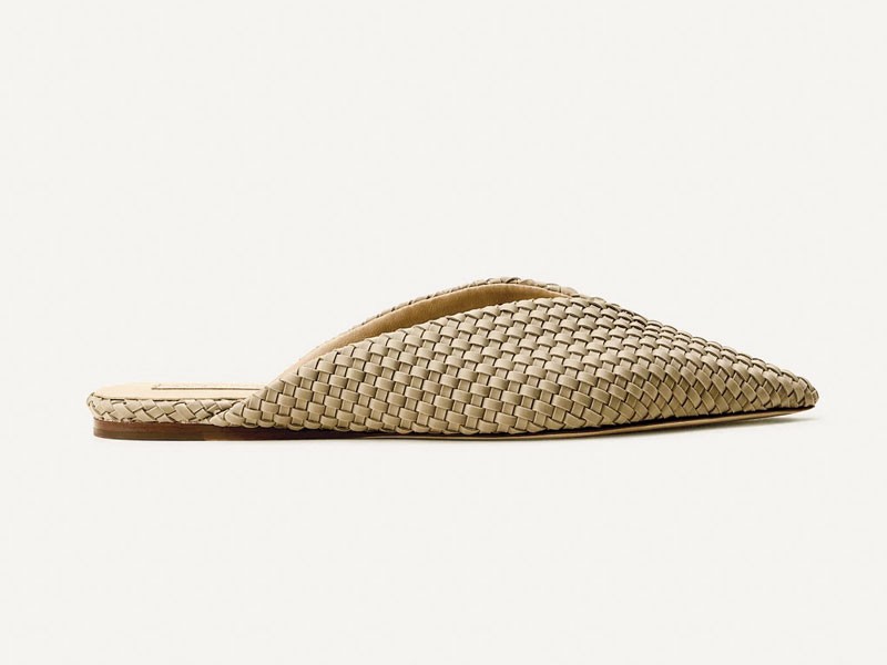 MULER MUJER CALZADO TENDENCIA PRIMAVERA VERNAO 2026 2027 SERMA167Strada_Mule_Solid_Cashmere_NS30240LD__Main_1-(1).jpg Mules boho exploran tramas, redes y fibras naturales