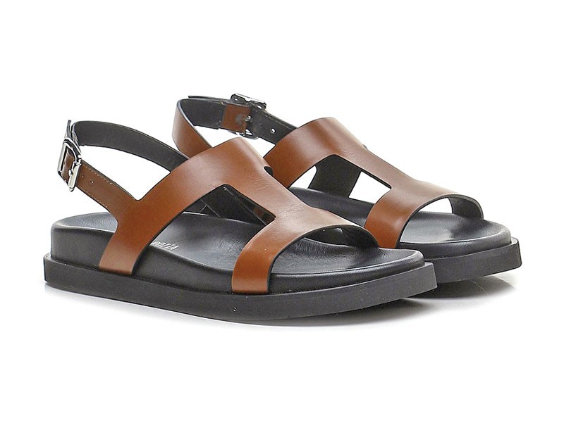 Flat sandals
