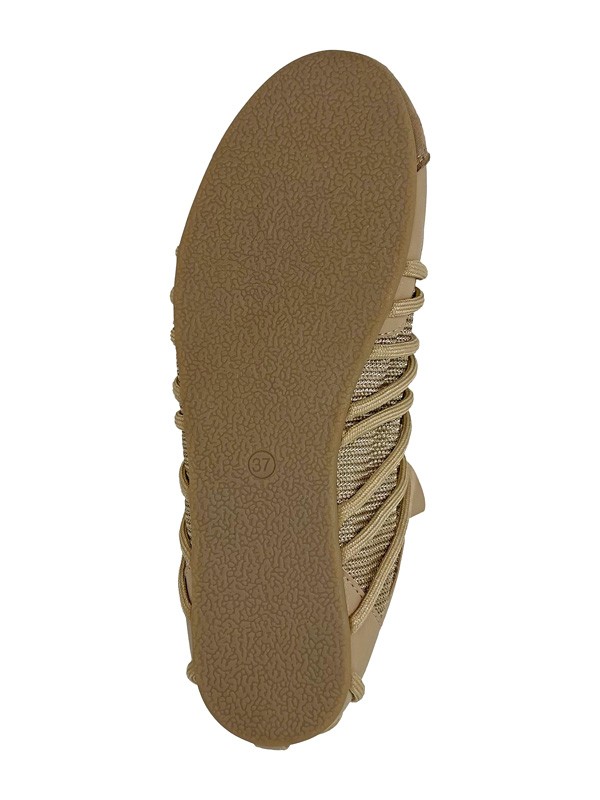Standouts in the trend: SHERYL sneakerinas
